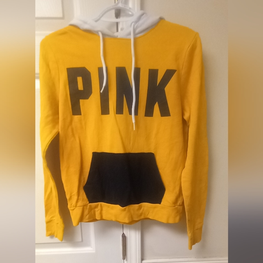 #42 VS Pink Hoodie 💛